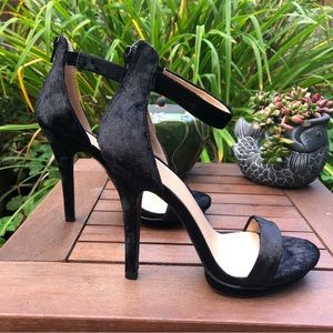 Lulu’s Black velvet heels size 6